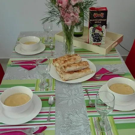 Oaza Kraj Jezera, App Nika
