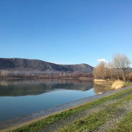 Oaza Kraj Jezera, App Nika
