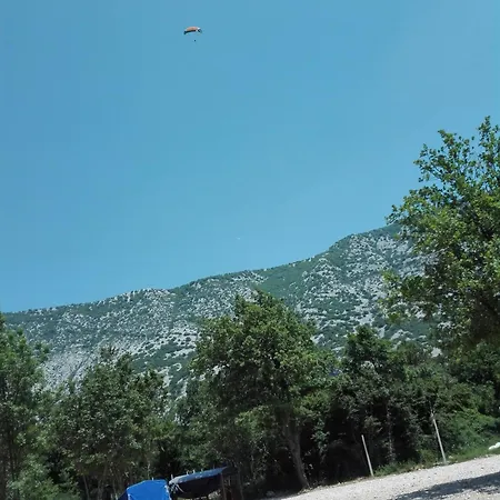 Oaza Kraj Jezera, App Nika